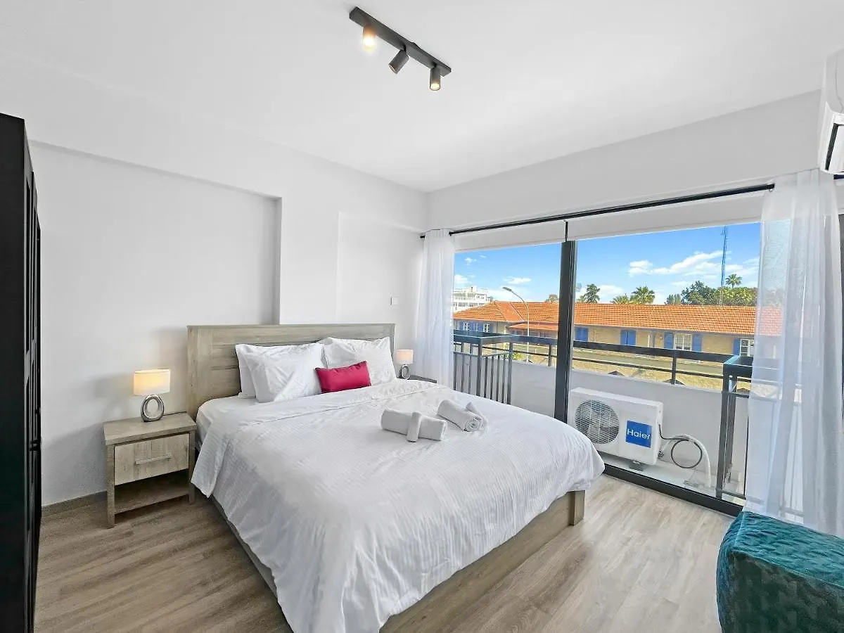 라르나카 Unbeatable Location! Modern 2Br 아파트 0*,  키프로스